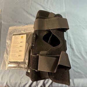 Black Adjustable Suspension Sleeve Universal Hinged Knee Brace